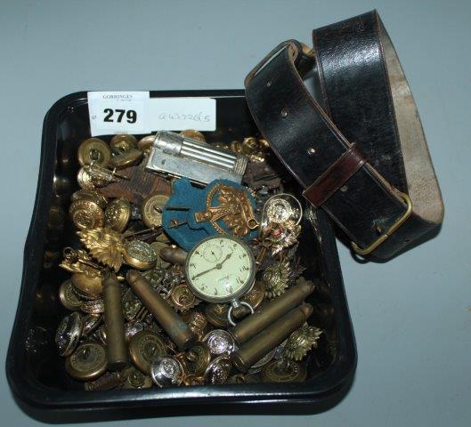 Qty military buttons, etc